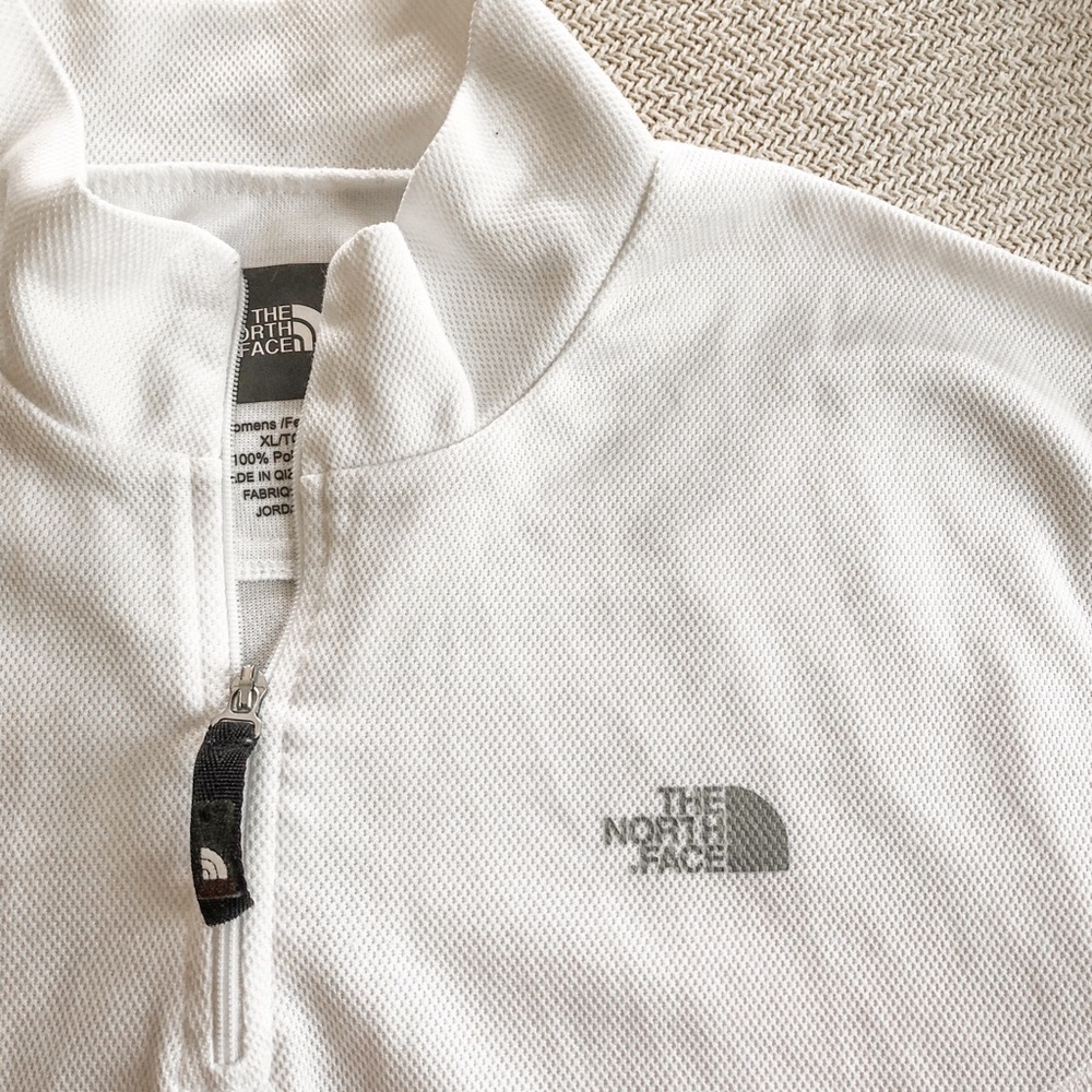 NORTH FACE WHITE ZIP-UP SWEATSHIRT